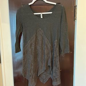 Great quarter sleeve top.